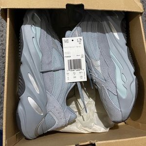 Yeezy Boost 700 V2 (Hospital blue)